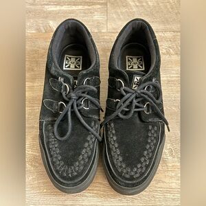 T.U.K Men’s Black Suede D-Ring VLK Sneakers